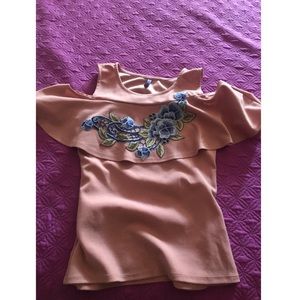 Off shoulder shirt fashion q